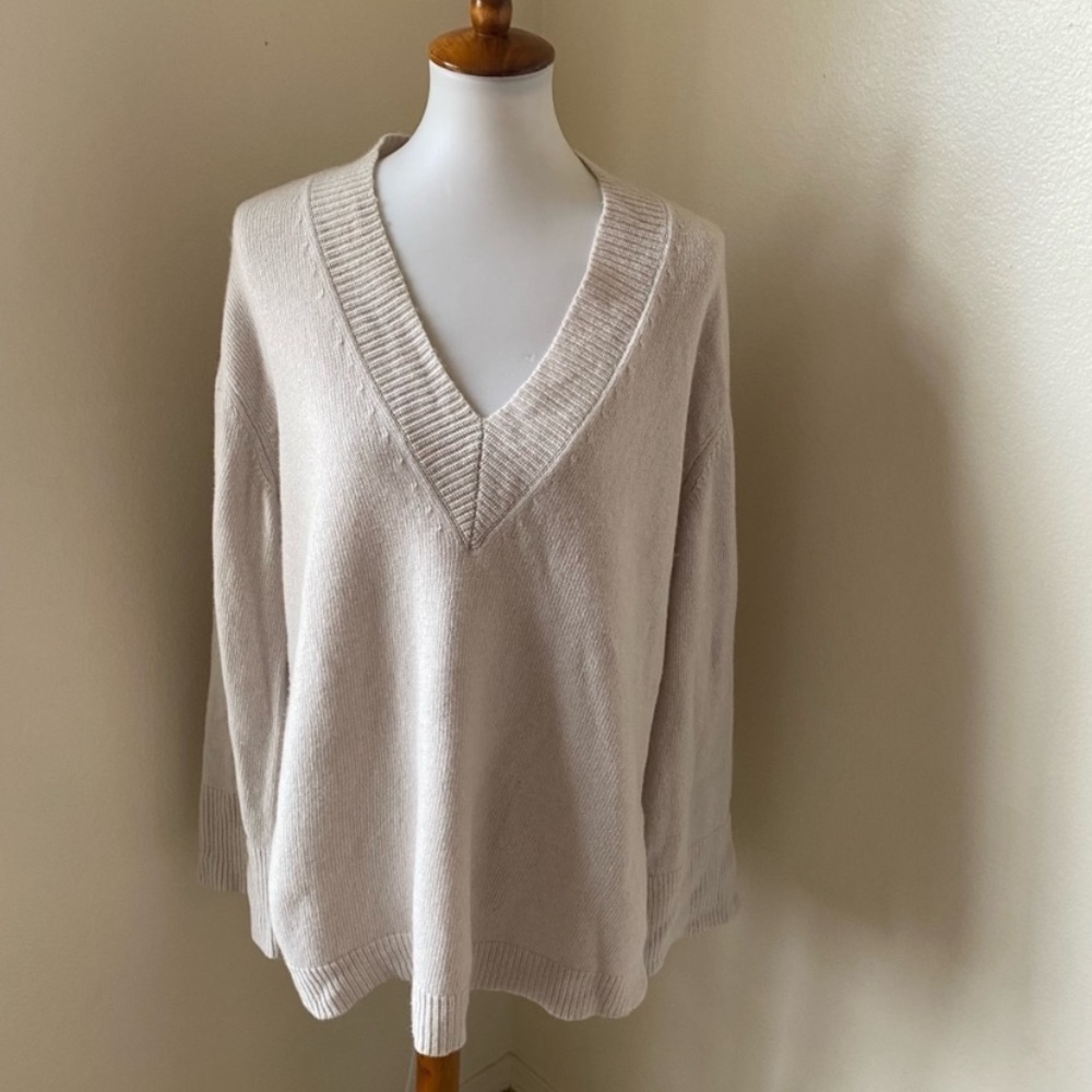 (NUDE) Women’s Wool Oversized V Neck Sweater Size 4 Cream 100% Wool Pullover